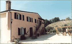 http://www.agriturismolemacine.it