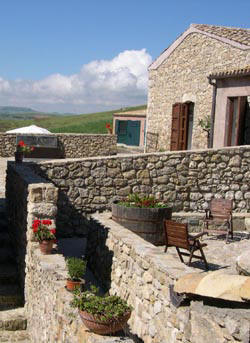 AGRITURISMO DONALEGGE COUNTRY HOUSE PALERMO