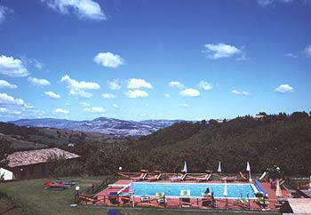 http://www.agriturismolemacine.it